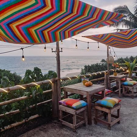 Albergue Gaia Ocean Surf Yoga Ahangama Exterior foto