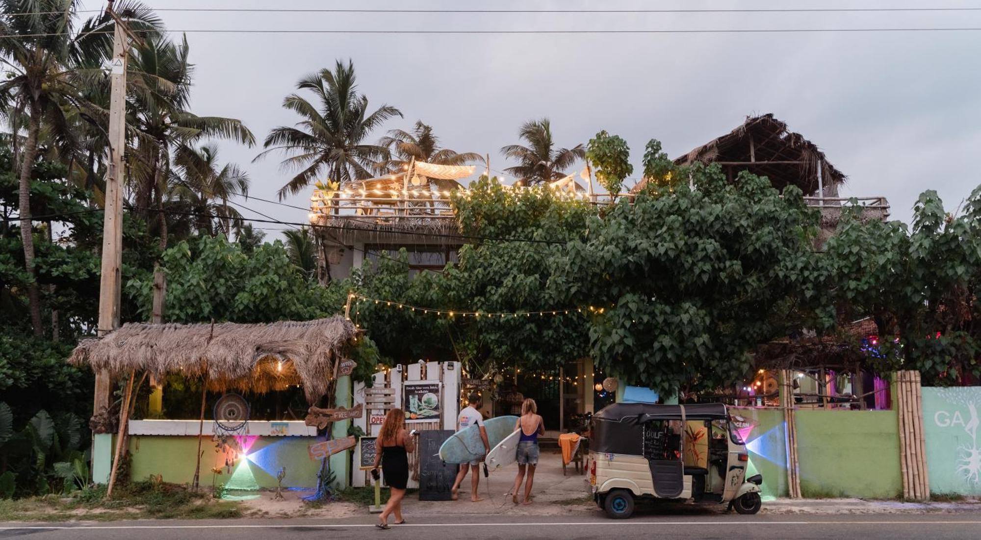 Albergue Gaia Ocean Surf Yoga Ahangama Exterior foto