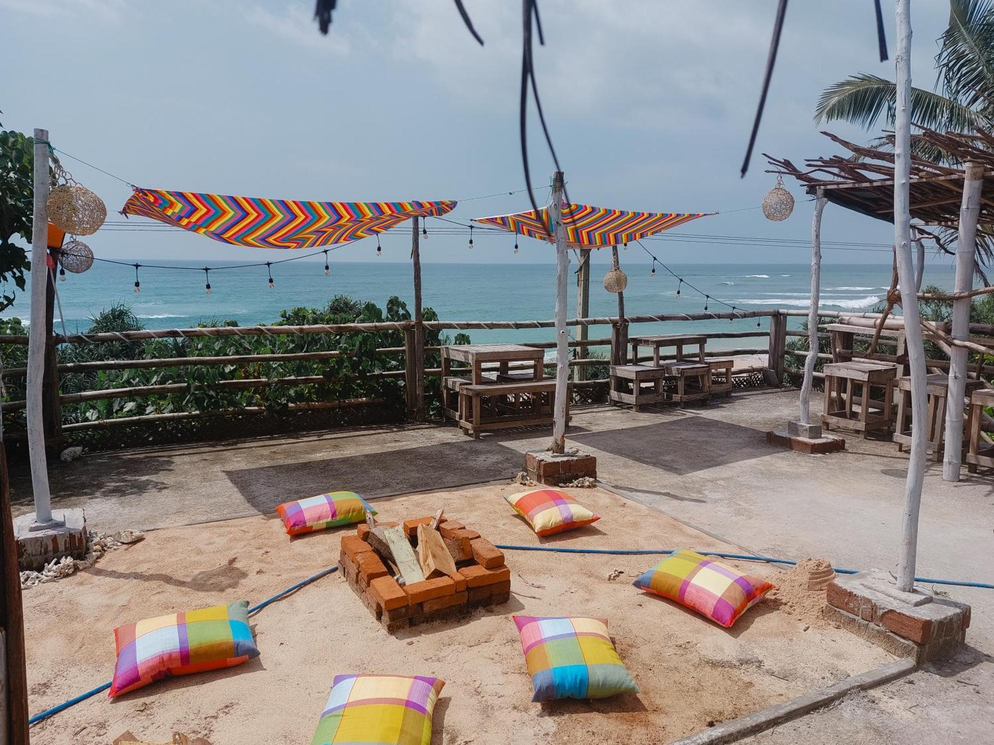 Albergue Gaia Ocean Surf Yoga Ahangama Exterior foto