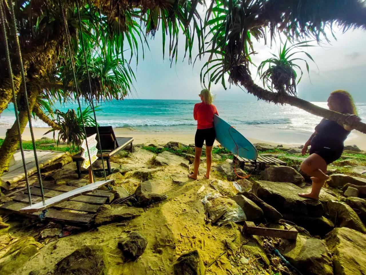 Albergue Gaia Ocean Surf Yoga Ahangama Exterior foto